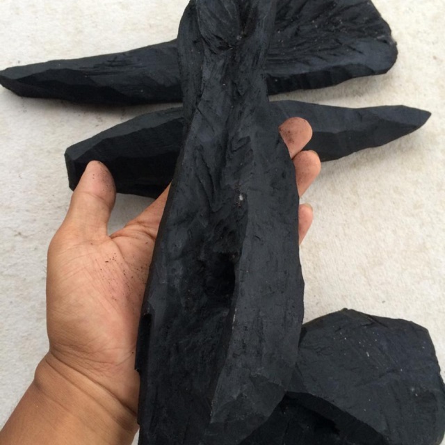 Bongkahan Kayu Gahru Hitam Asli Kalimantan 07