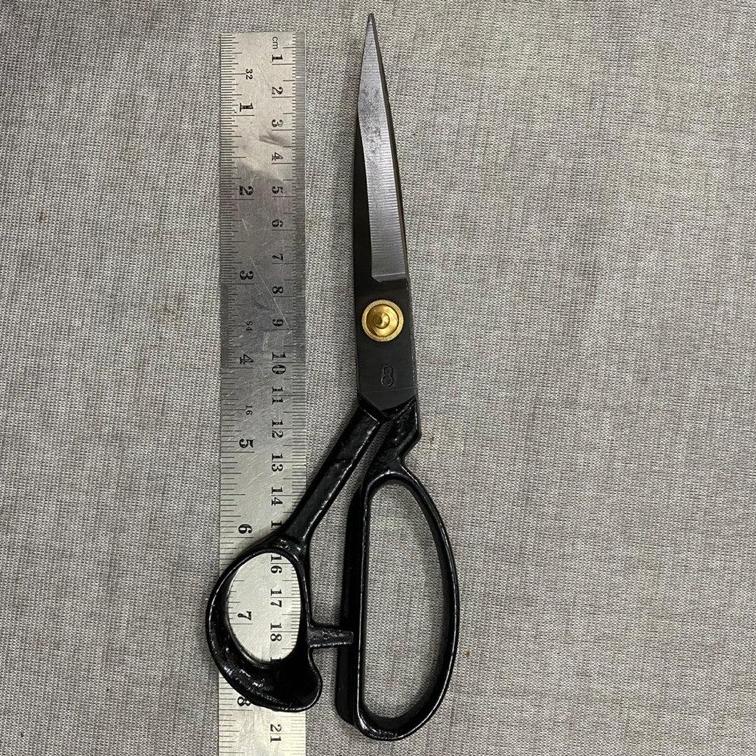 

Seller➩ GUNTING SHUAIPU Baja Hitam 8 INCH / 9 INCH / 10 INCH / 12 INCH Gunting Bahan / Kain / Guntin