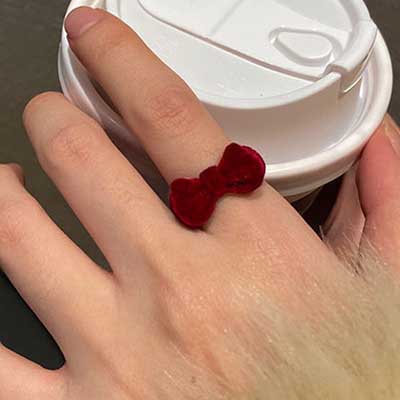 Cincin Jari Bentuk Ikatan Simpul Bahan Plush Warna Merah Biru Untuk Wanita