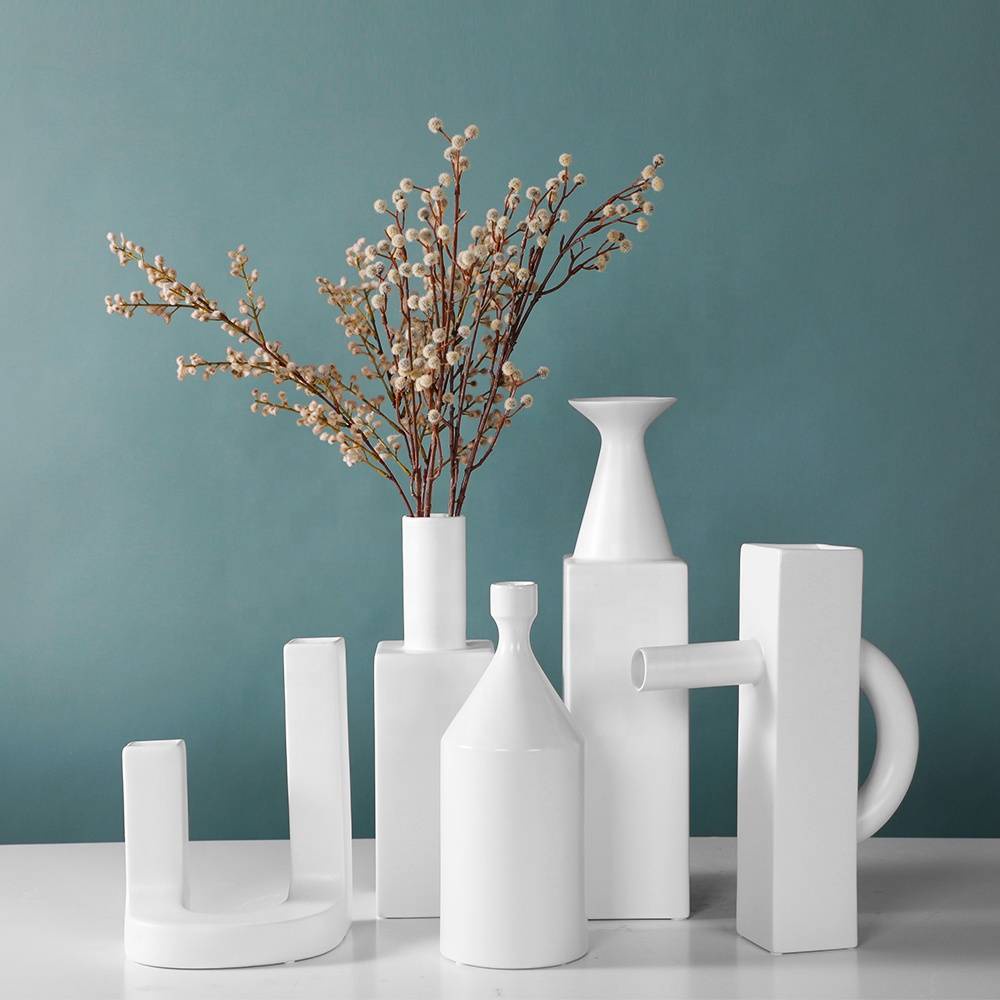 Urbanloft Home Sauber Ceramic Vase Decoration - White