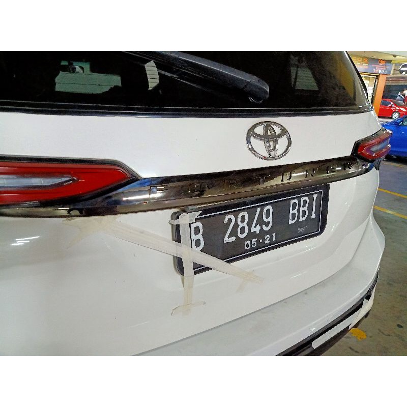 TRUNKLID FORTUNER 2016-2021 ORIGINAL TOYOTA BLACK CHROME