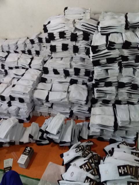 TOKO KL| KAOS KAKI ANAK SEKOLAH SD SMP SMA PANJANG HITAM PUTIH BAHAN COTTON HALUS LEMBUT