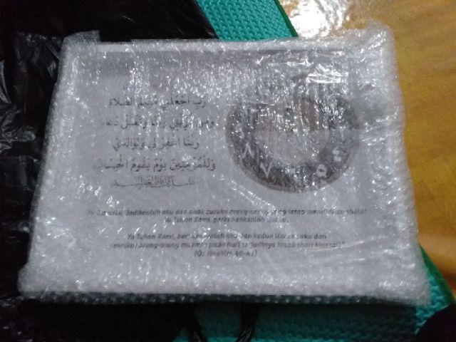 Hiasan Jam Dinding Kaligrafi Surat Ibrahim Ayat 40-41 Hitam Putih Uk 30x40