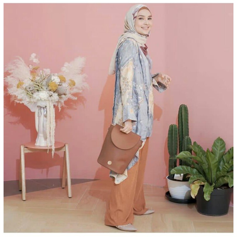 EARTH TOP RIA MIRANDA