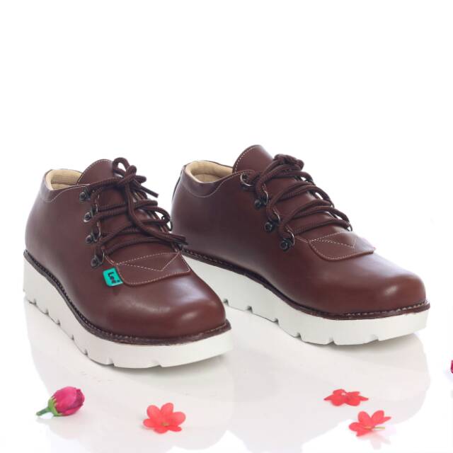 SALE HABIS LeeShoes Sepatu fashion. Kode RING.COKFlat Shoes