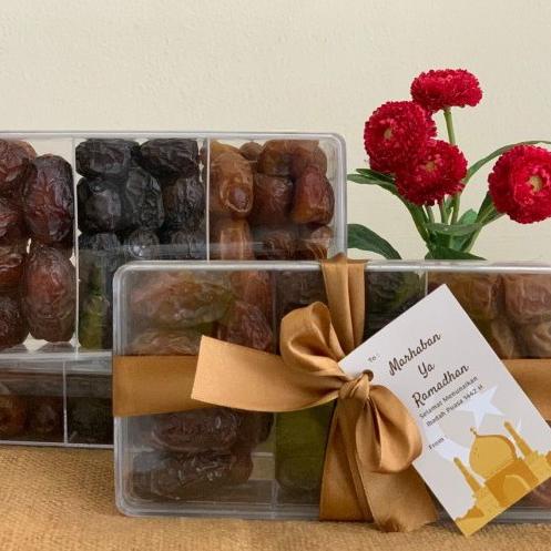 

BISA COD Kurma ajwa, sukarri dan medjool Super Premium HAMPERS asli Madinah TERGOKIL