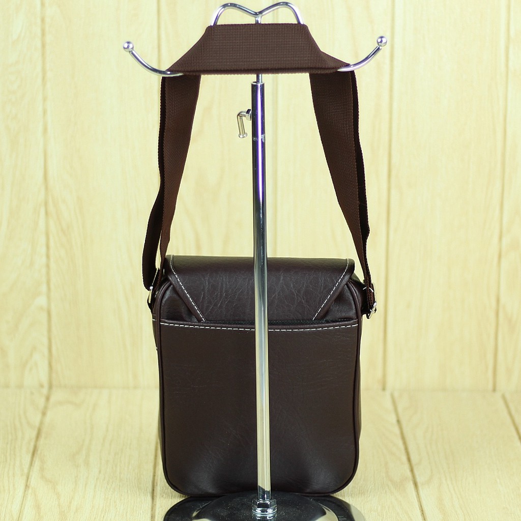 Tas Selempang Kulit Tanggung Coklat Sling Bag Simple Pria Hang Out Kerja