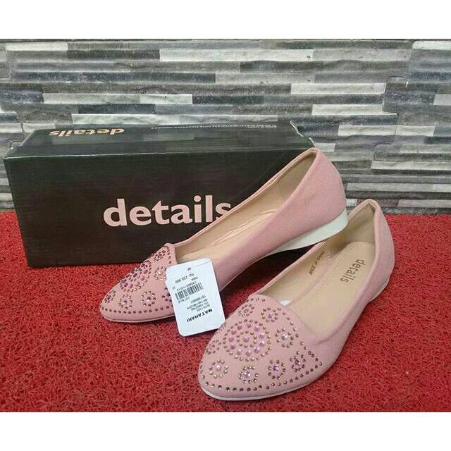 sepatu details