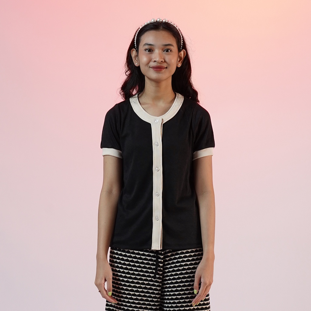 NONA Queens Top Short Sleeve Black Cream - Atasan Wanita