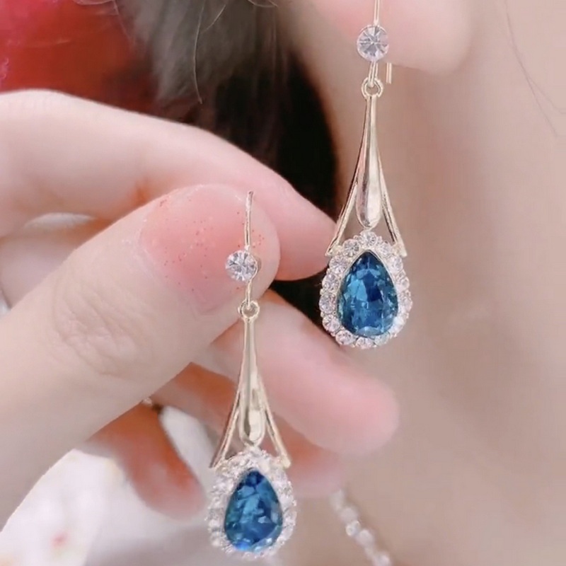 Anting Tusuk Gantung temperament Desain Tetesan Air hollow Hias Kristal / Berlian Hypoallergenic Untuk Wanita