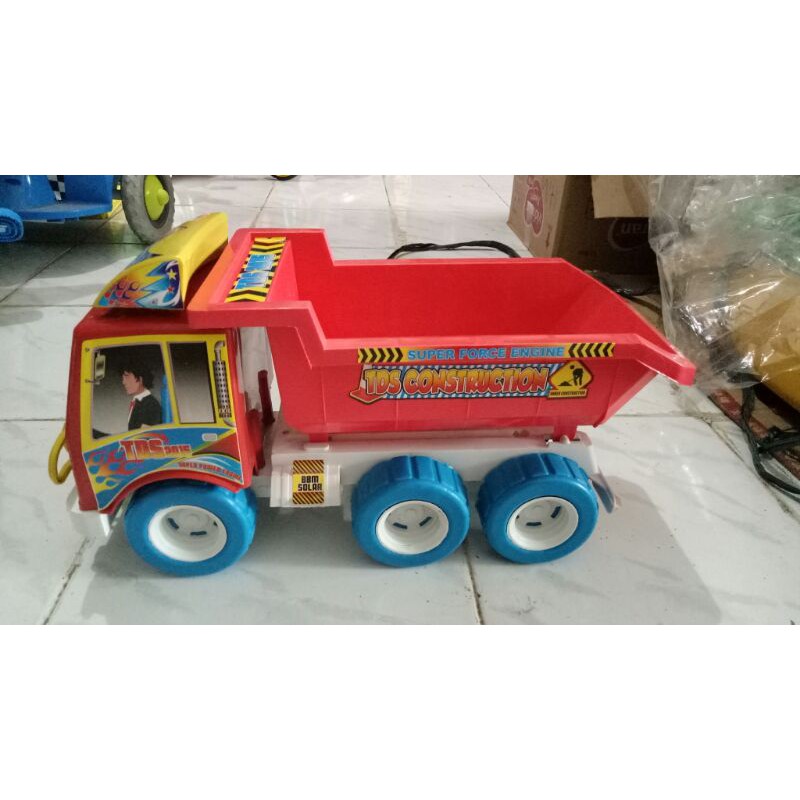 mainan truk pasir besar warna ban warna. dump truk besar warna tipe TDS 2015