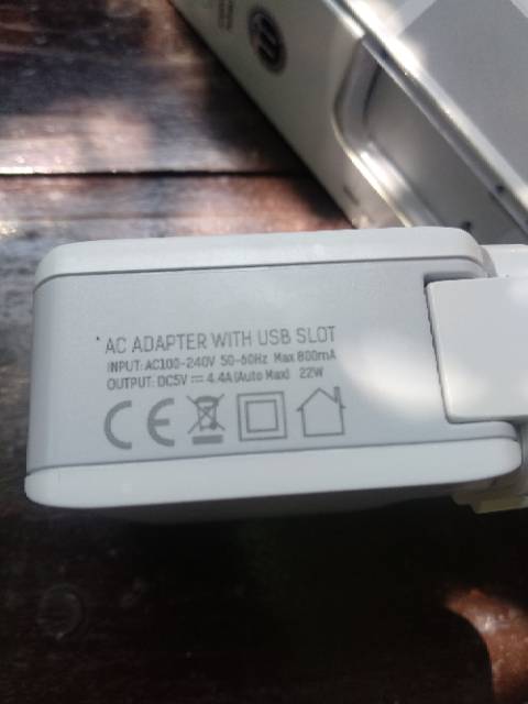 Secret G A4403 USB Charger Adapter 4port  Auto-ID Charger Compatible Apple Android Camera e-book
