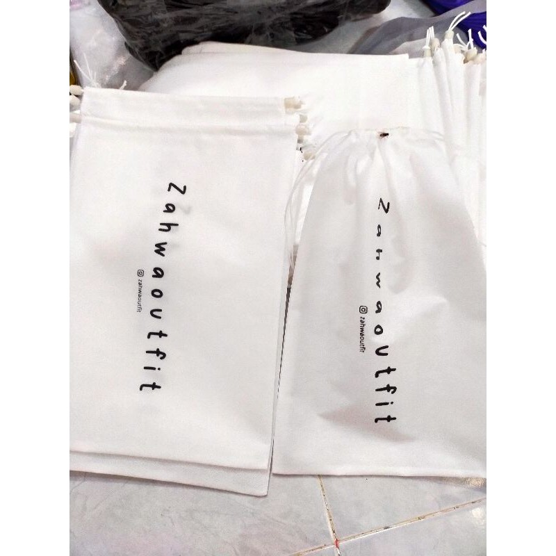 

Kantong serut 20x30
