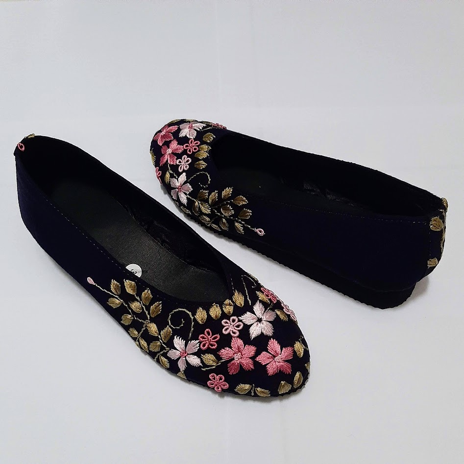 etnik fashion sepatu hak tinggi 2,5cm wanita pesta wedges slip on terbaru murah sulam biru tua navy