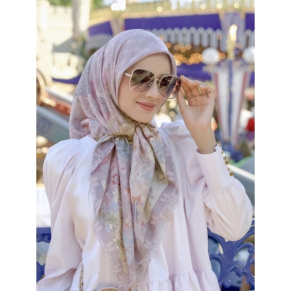 The Dream Park Buttonscarves Viola