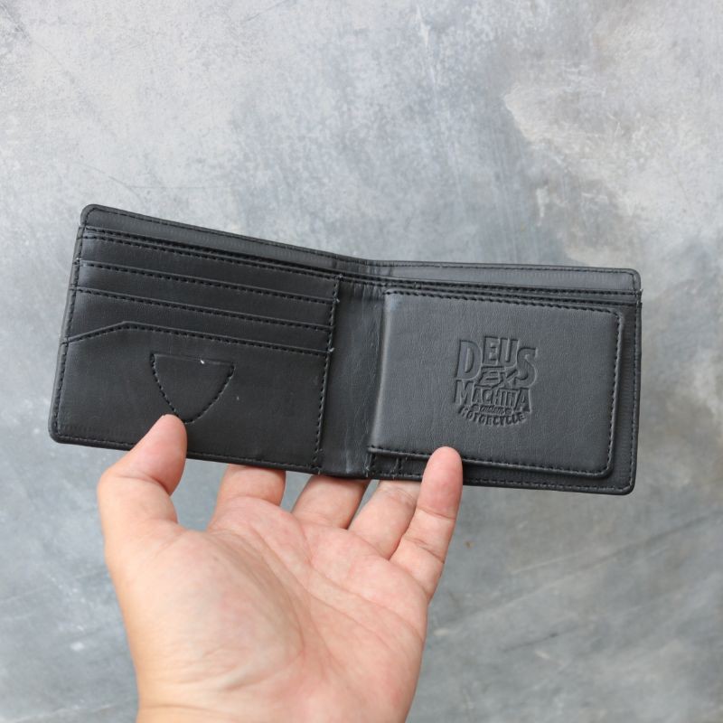 Dompet pria deus hitam