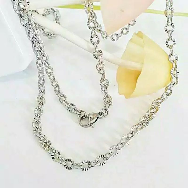 KALUNG NURI MOTIF TITANIUM SILVER-KALUNG TITANIUM MODEL NURI MOTIF WARNA SILVER PRIA WANITA