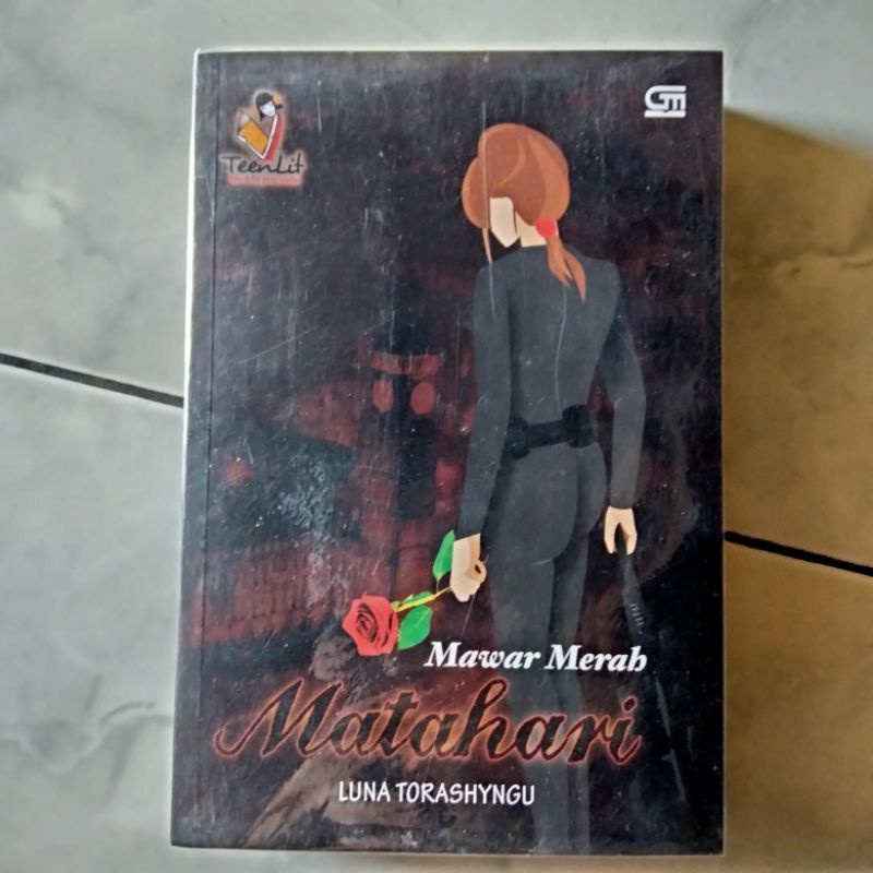 NOVEL MAWAR MERAH MATAHARI - LUNA TORASHYNGU