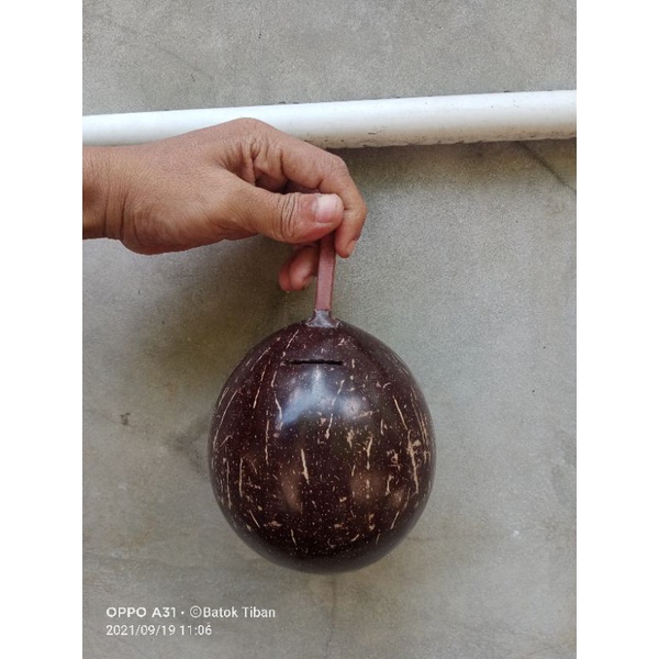 celengan batok kelapa