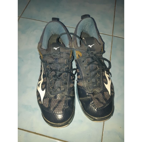 MIZUNO MOMENTUM 1 LOW ORI SECOND/BEKAS