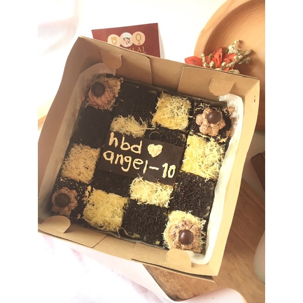 

Fudgy Brownies Dark Chocolate and Birthday Cake