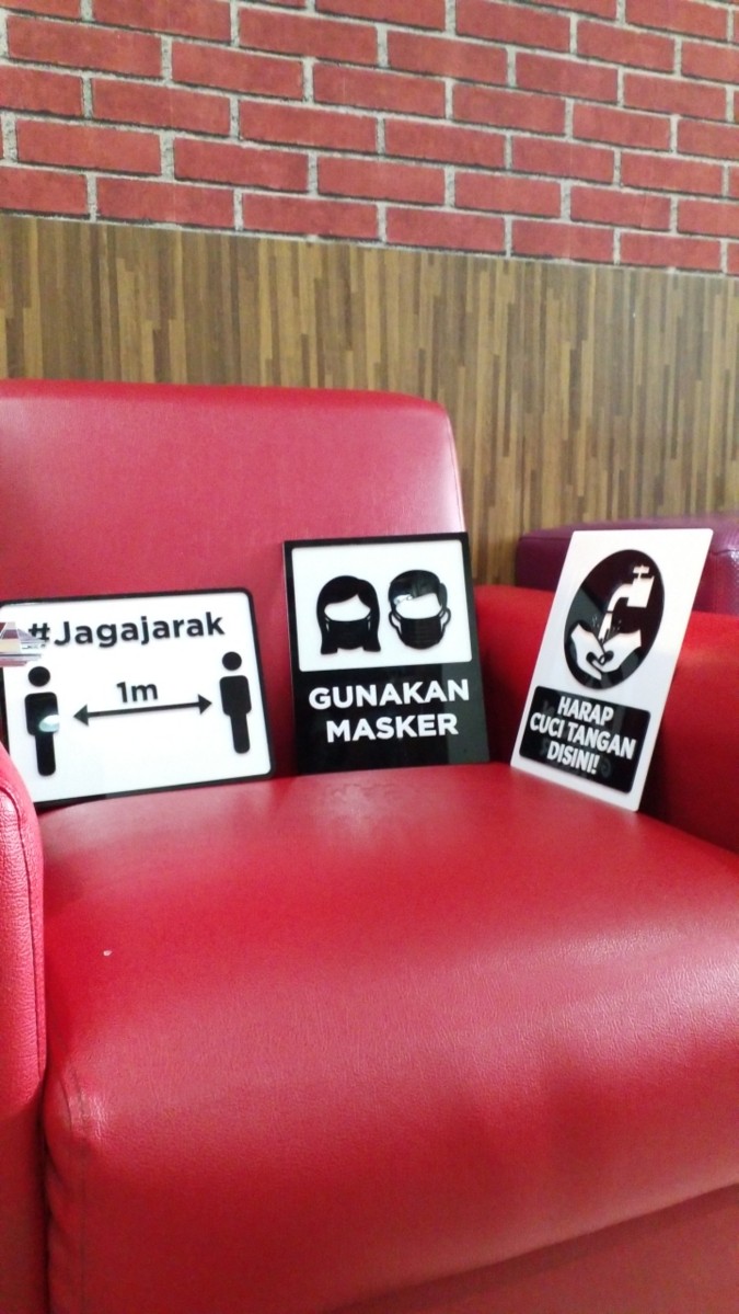 Sign Jaga Jarak Acrylic 20 x 25 cm Sign Board Akrilik 