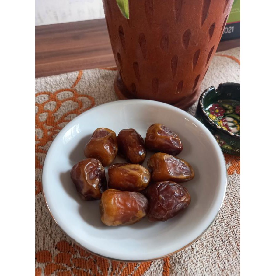 

Kurma Manis / Buah Kurma / 700 Gram - Kurma Sukari Golden Madinah (Kualitas Premium) Ready