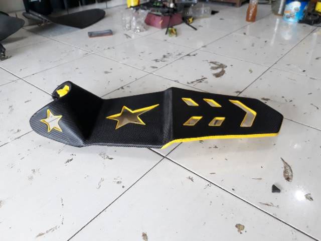 Jok motor vixion nvl atau vixion new. Motif lubang