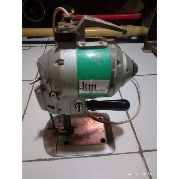 Mesin potong kain , bekas / scon