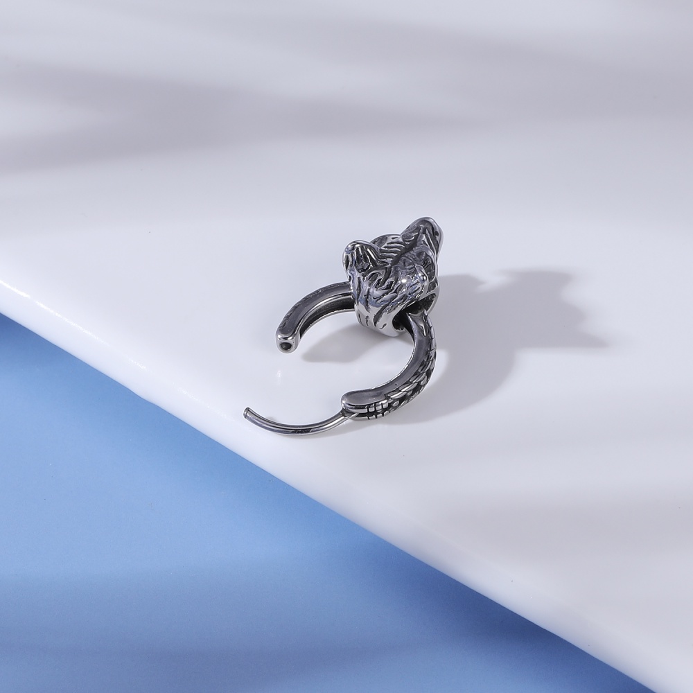 Anting Hoop Desain Kepala Serigala Harimau Bahan Stainless Steel Gaya Punk Rock 18g