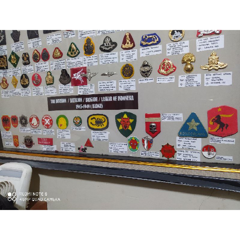 Pin/badge WWII brithis india in Indonesia