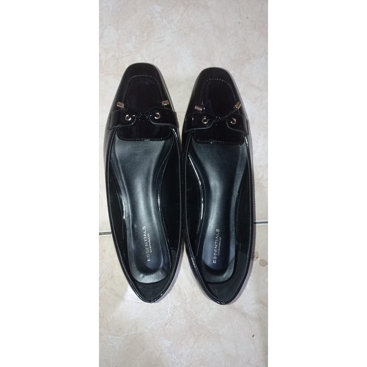 [ P R E L O V E D ] Adelin Flatshoes Urban & Co / Essentials