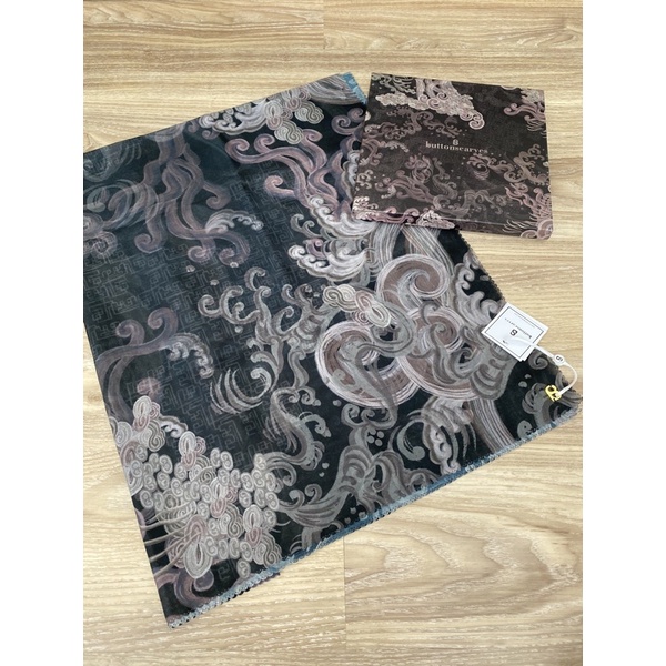 Buttonscarves wave black voal