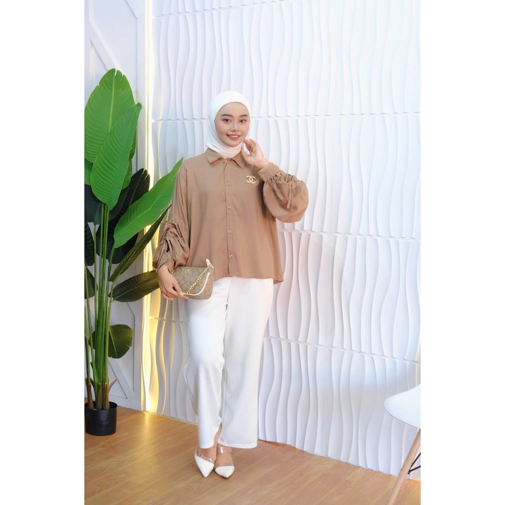 KEZRA MONIC TOP BLOUSE SERUT RAYON HIGH QUALITY 100% / ATASAN WANITA SELEBGRAM / BLOUSE KEMEJA WANITA SERUT VIRAL Blouse Katun Rayon Wanita / Atasan Perempuan FIT TO XL LD 112 / Full Kancing Depan Ghema Puff Top kaos serut kekinian blouse serut wanita