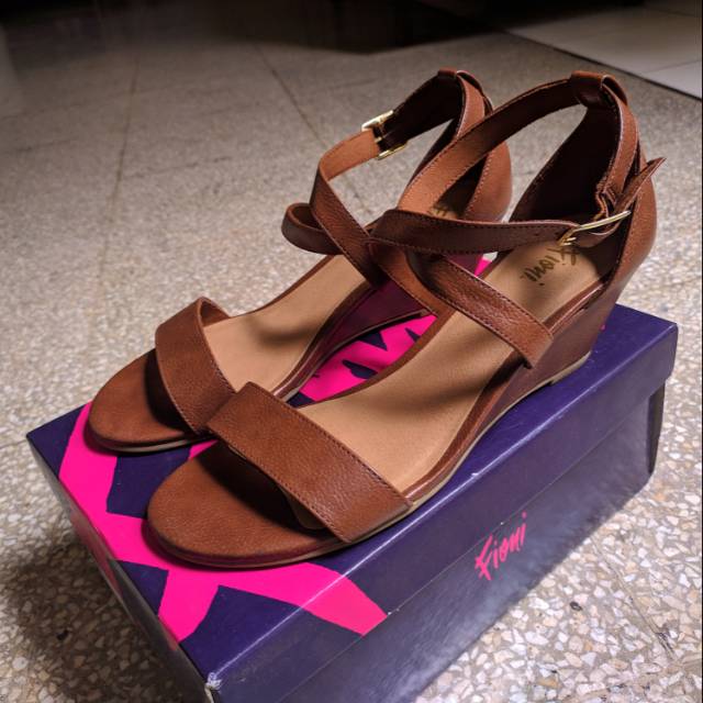 Fioni wedges (Payless)