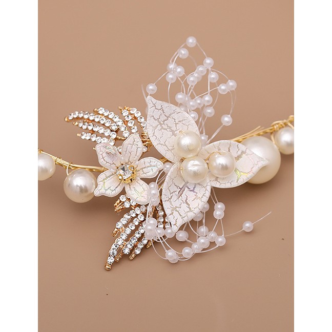 LRC Aksesoris Rambut Fashion White Rhinestone Leaf Flower Hand-woven Pearl Headband D95631