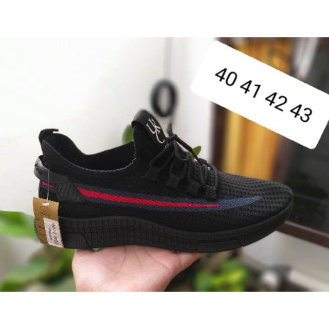 Sepatu sport pria yongki komaladi