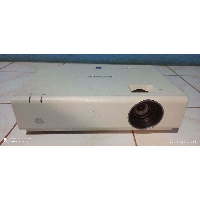 Proyektor Sony (bekas)