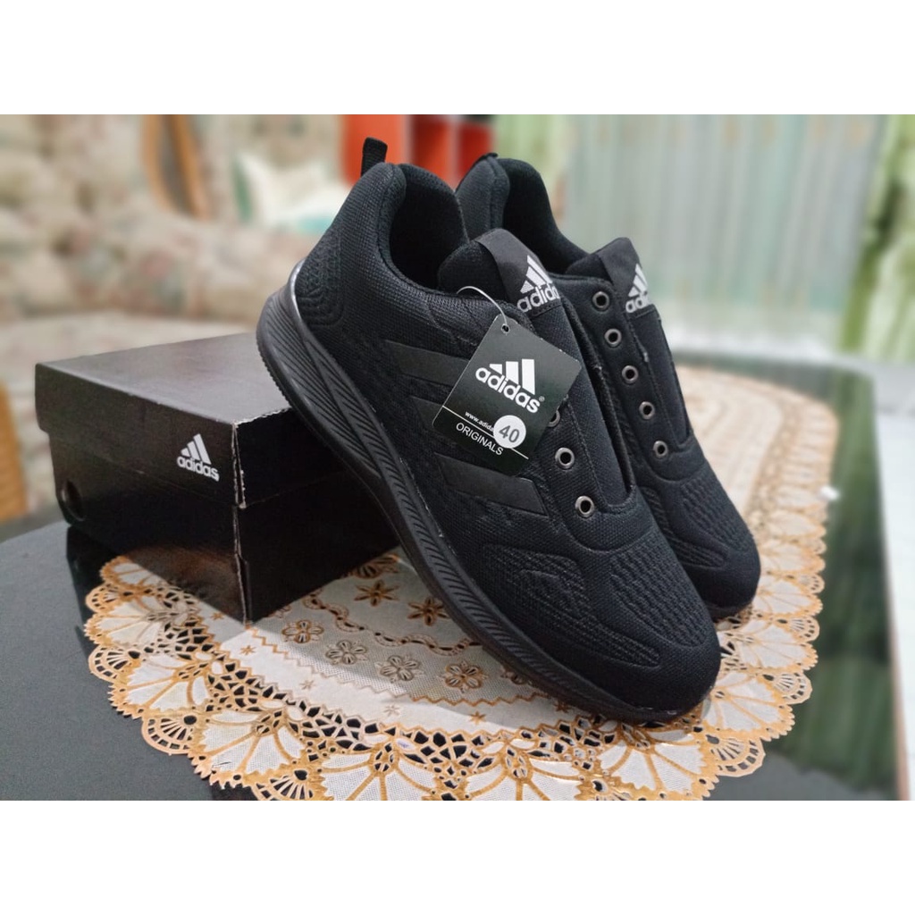 sepatu sekolah hitam polos LAKI PEREMPUAN FULL  embossed / sepatu full hitam / sepatu cewek cowok pr