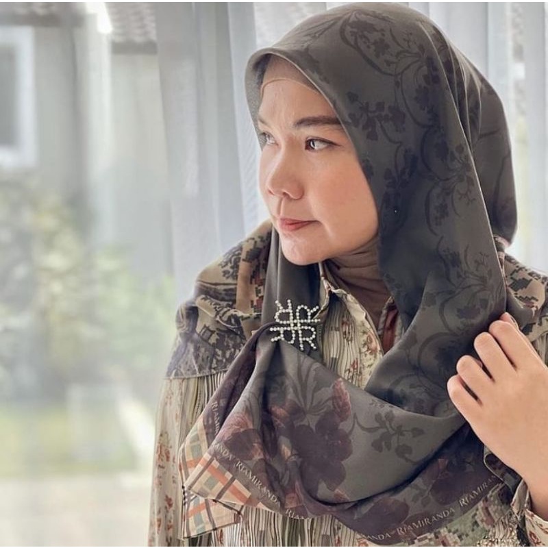 Collage Scarf Ria Miranda Signature