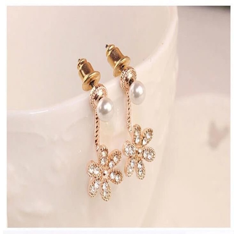 Anting fashion bentuk bunga daisy drop model korea terbaru imut lucu cocok untuk pesta dan hadiah