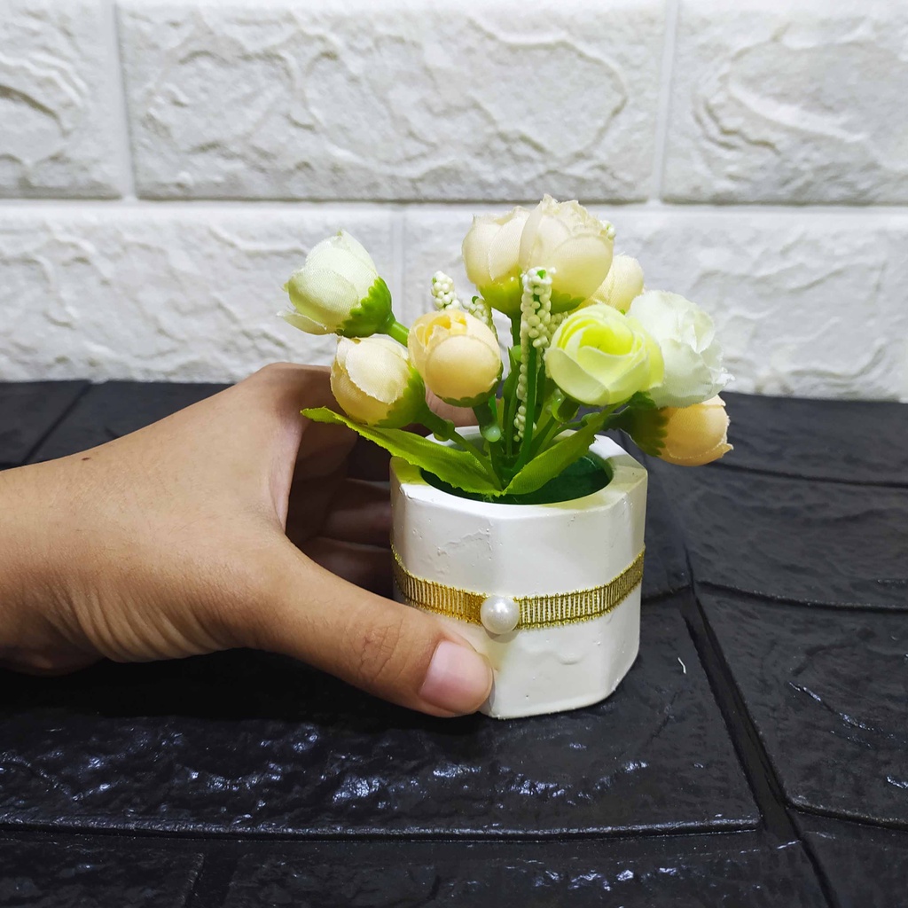 Roses In White Pot Keramik - Pajangan Imitasi Dekorasi Cantik