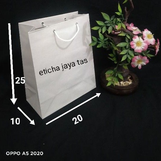 paper bag / tas kertas putih  20x25