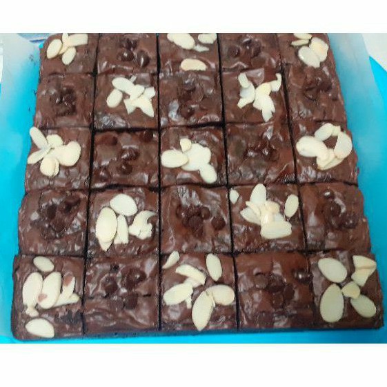 

Fudgy Brownies Shiny Crust Sekat