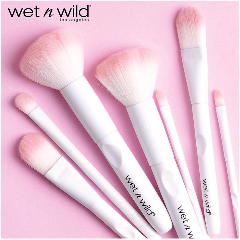 Wet n Wild Brush MakeUp Brush /Powder /Eye Shadow /Foundation/Blusher Brush