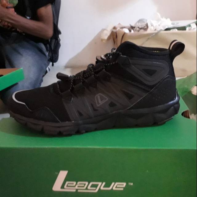 Sepatu league kumo mid black #2
