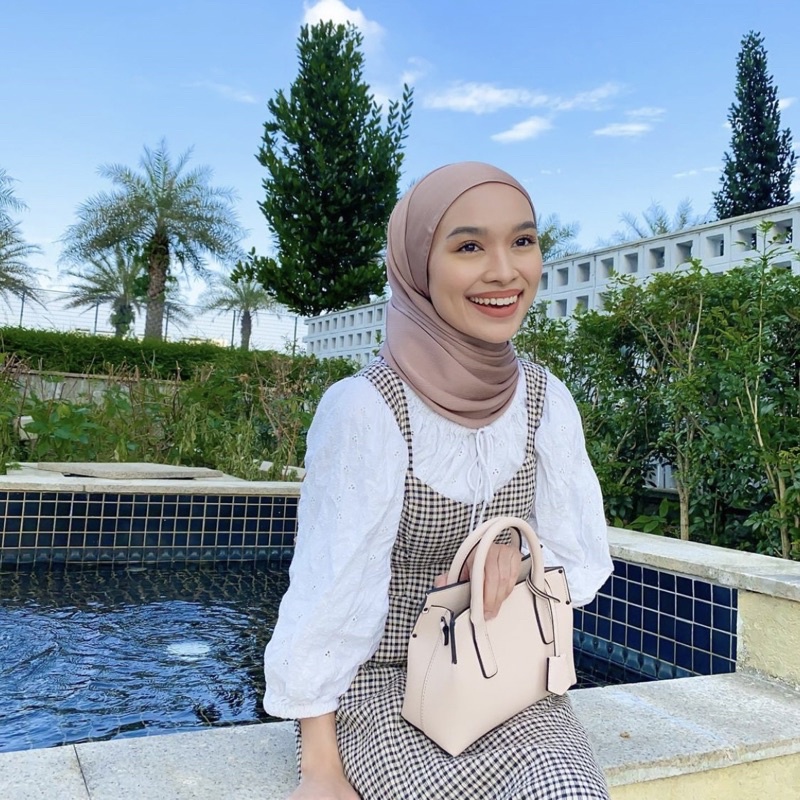 Pashmina Premium Satin Silk Malaysia Textured Crinkle (JAHIT TEPI KECIL SUPER RAPI)-Bisque