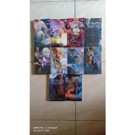 SHERRILYN KENYON-DARK HUNTERS SERIES.