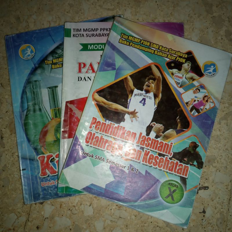 (BEKAS) BUKU LKS TIM MGMP PPKN SMA KELAS X KELAS 10 SURABAYA TAHUN 2019-2020