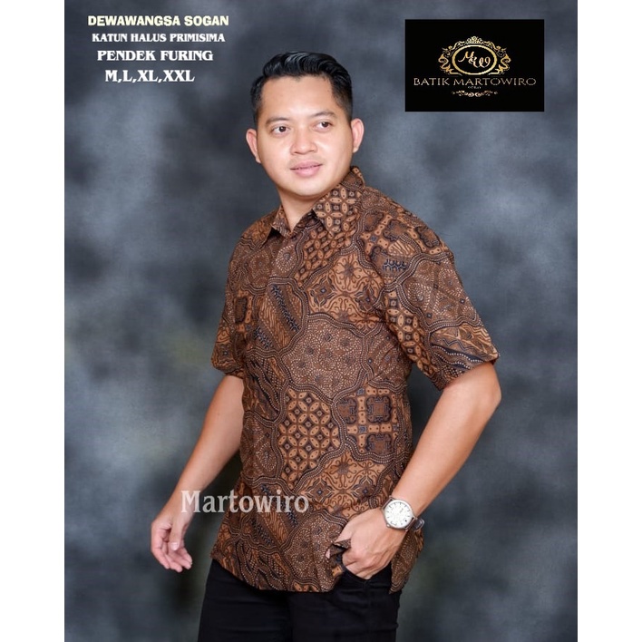 DEWAWANGSA SOGAN MARTOWIRO KEMEJA BATIK PRIA SOLO LENGAN PENDEK PANJANG LAPIS FURING ATASAN PREMIUM MODERN PERMATA BIRU ARGO MAROON PERMATA HITAM TUMURUN SOGAN LISANG GENI KERISPATIH PARI SEIKET LUMINTU PEKSI KEMBAR SETYO LUHUR KEMBANG BIRU BATIK SOLO